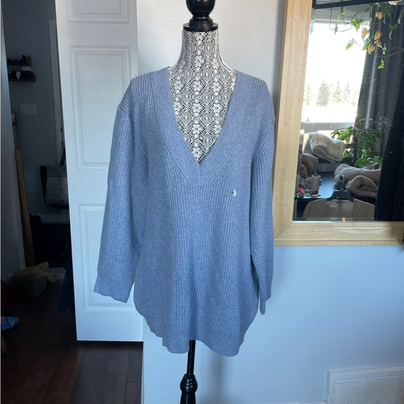 Sweaters - NWT Plus Size Deep V Knit Sweater. XL. Light Blue